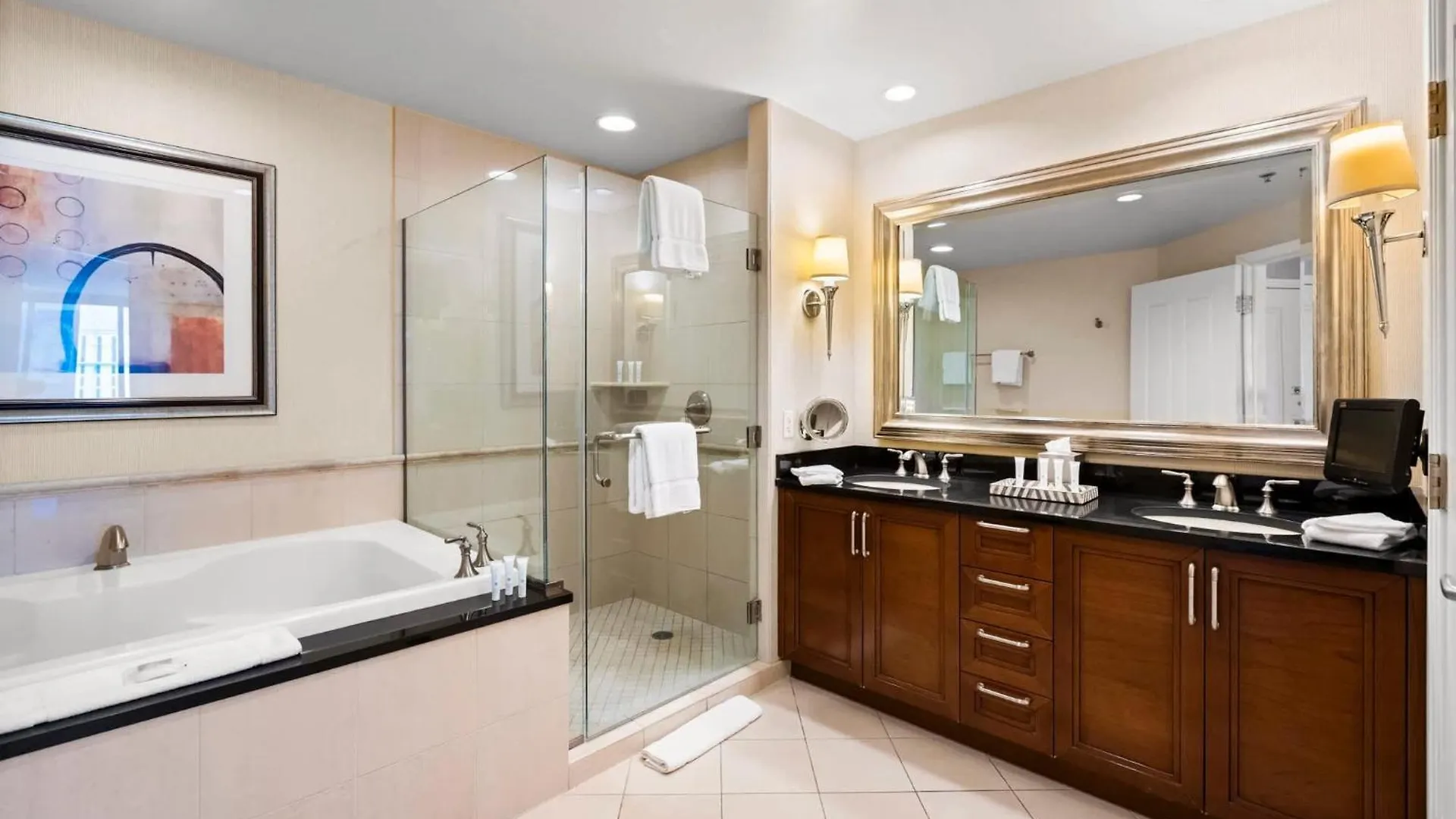 بيت للعطل No Resort Fee Strip View Suites+ Free Valet + Pool لاس فيغاس