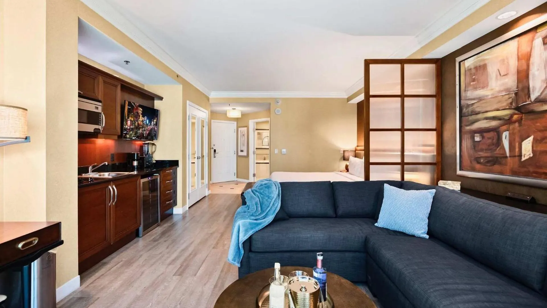 No Resort Fee Strip View Suites+ Free Valet + Pool لاس فيغاس 0*,