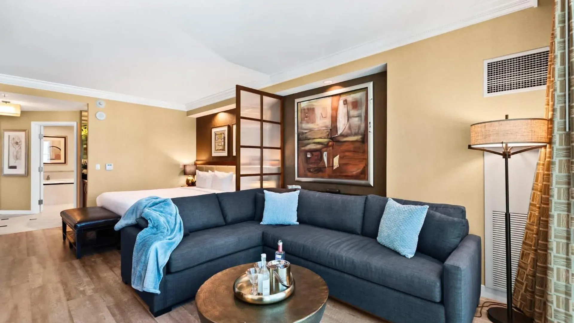 No Resort Fee Strip View Suites+ Free Valet + Pool لاس فيغاس