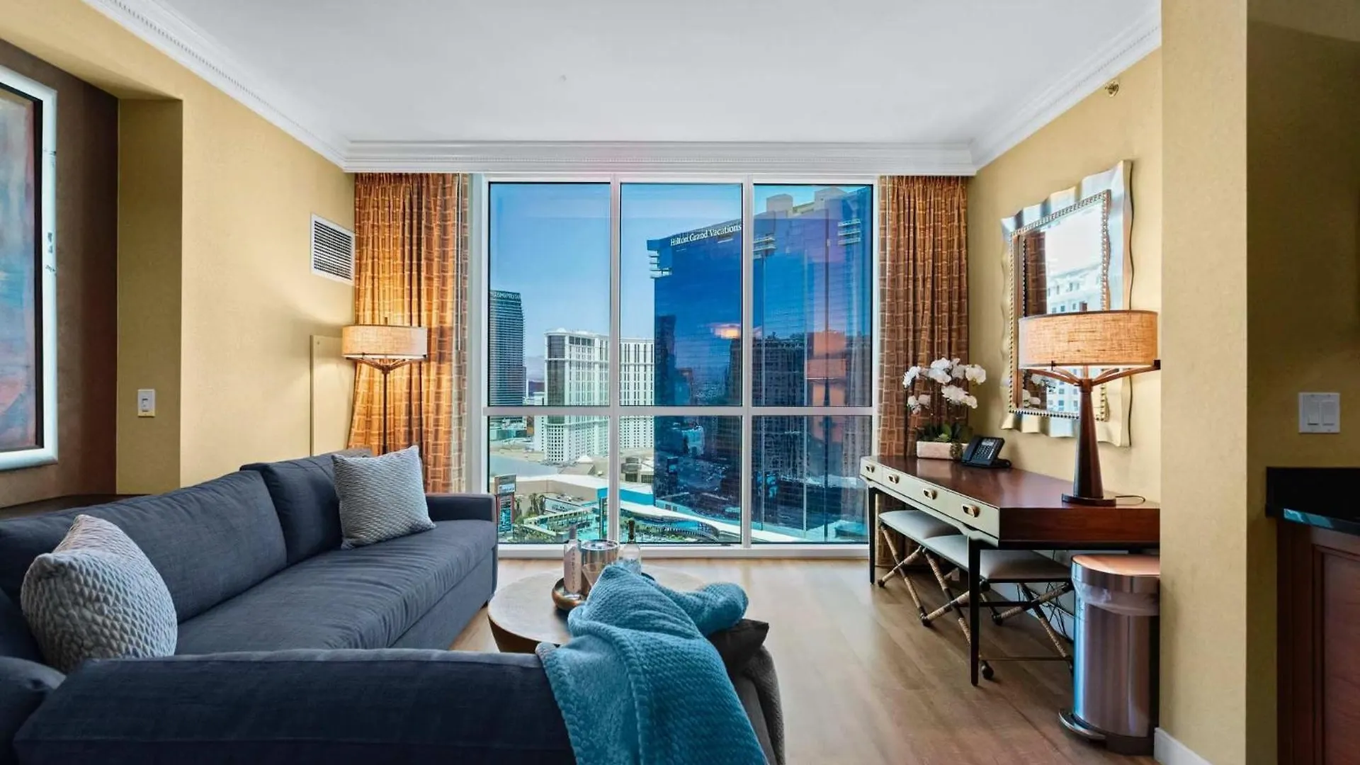 بيت للعطل No Resort Fee Strip View Suites+ Free Valet + Pool لاس فيغاس الولايات المتحدة الأمريكية