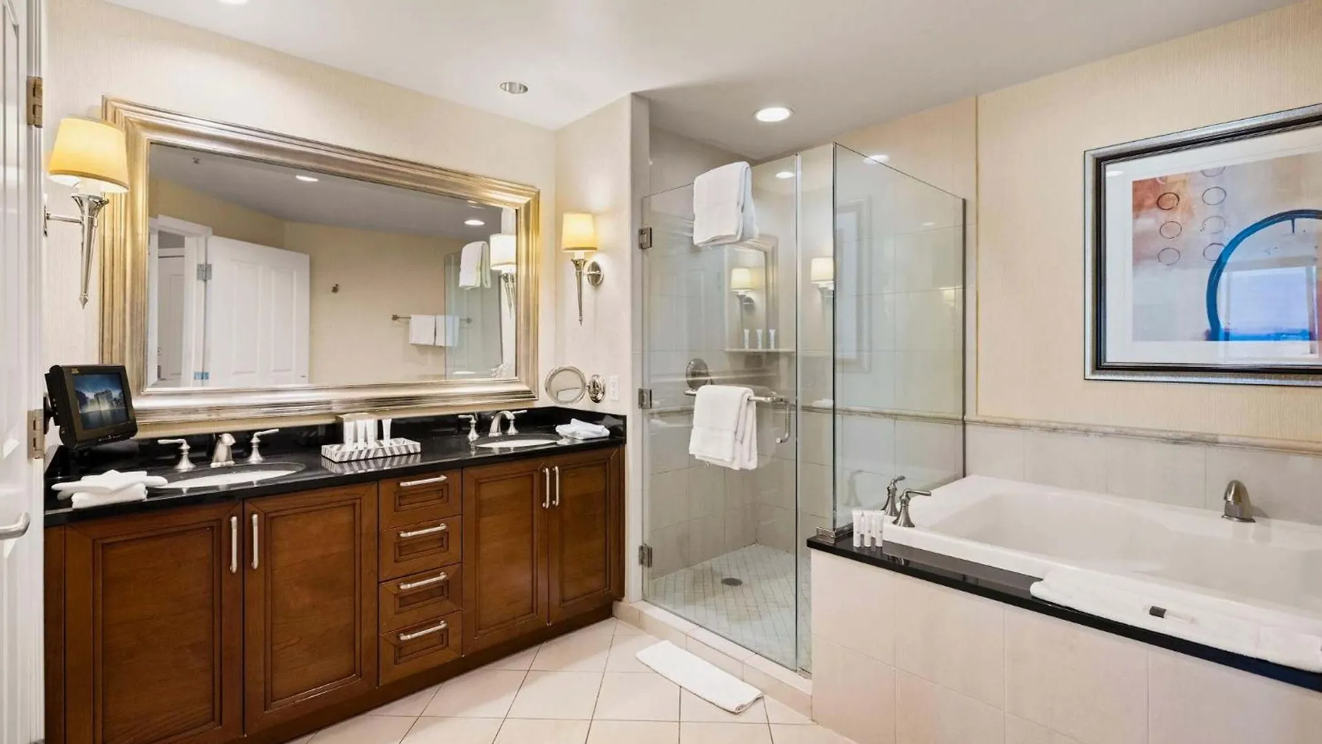 بيت للعطل No Resort Fee Strip View Suites+ Free Valet + Pool لاس فيغاس