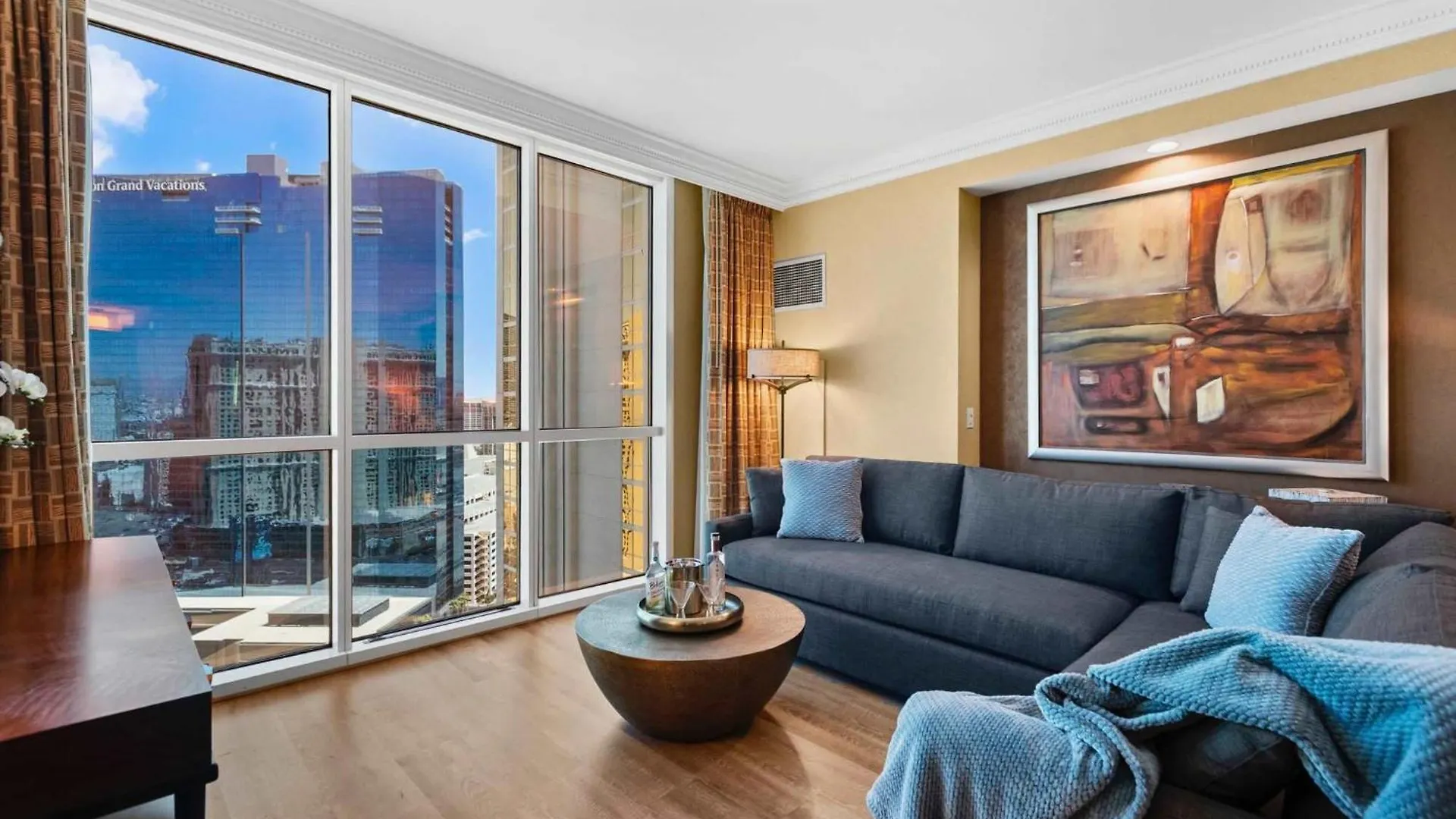 No Resort Fee Strip View Suites+ Free Valet + Pool لاس فيغاس الولايات المتحدة الأمريكية