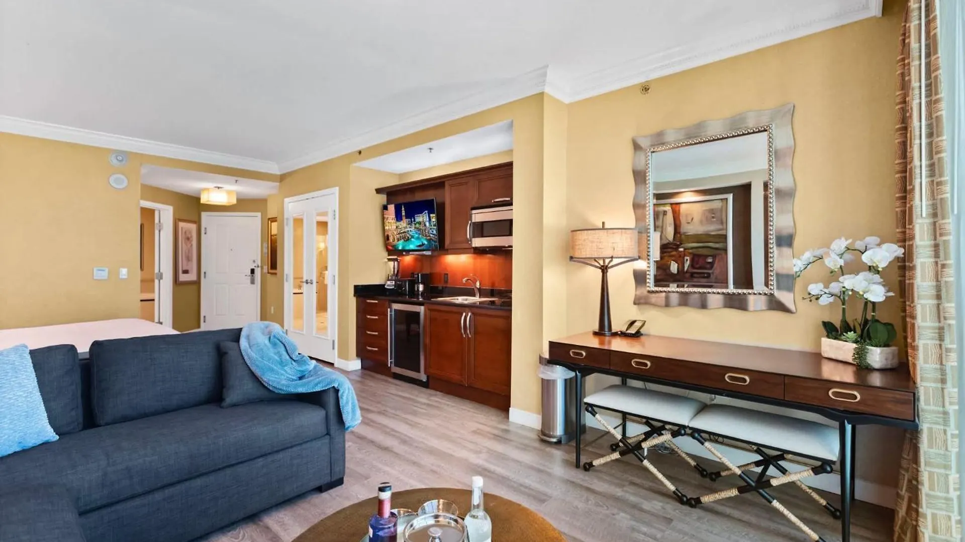 No Resort Fee Strip View Suites+ Free Valet + Pool لاس فيغاس بيت للعطل