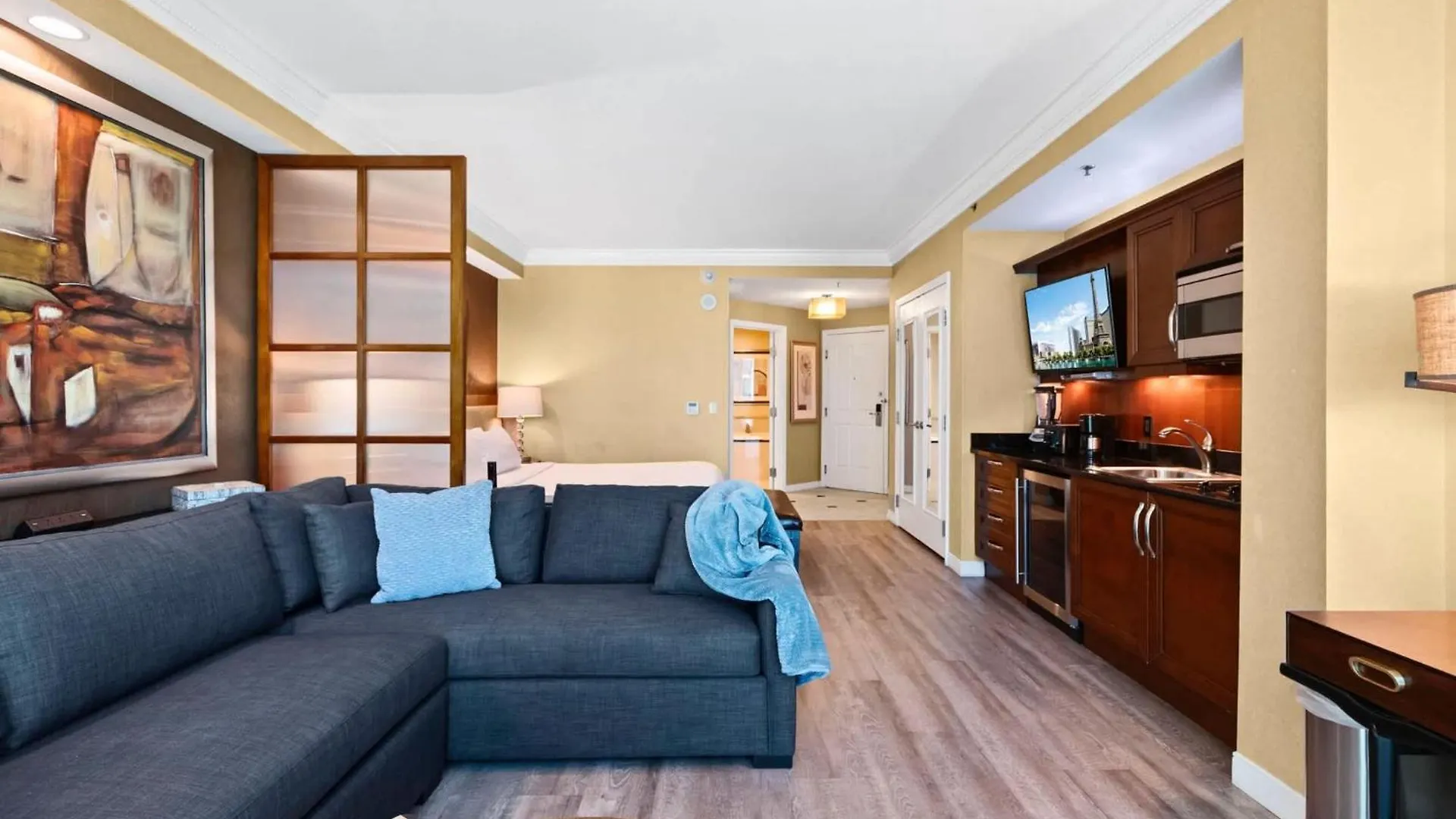 بيت للعطل No Resort Fee Strip View Suites+ Free Valet + Pool لاس فيغاس
