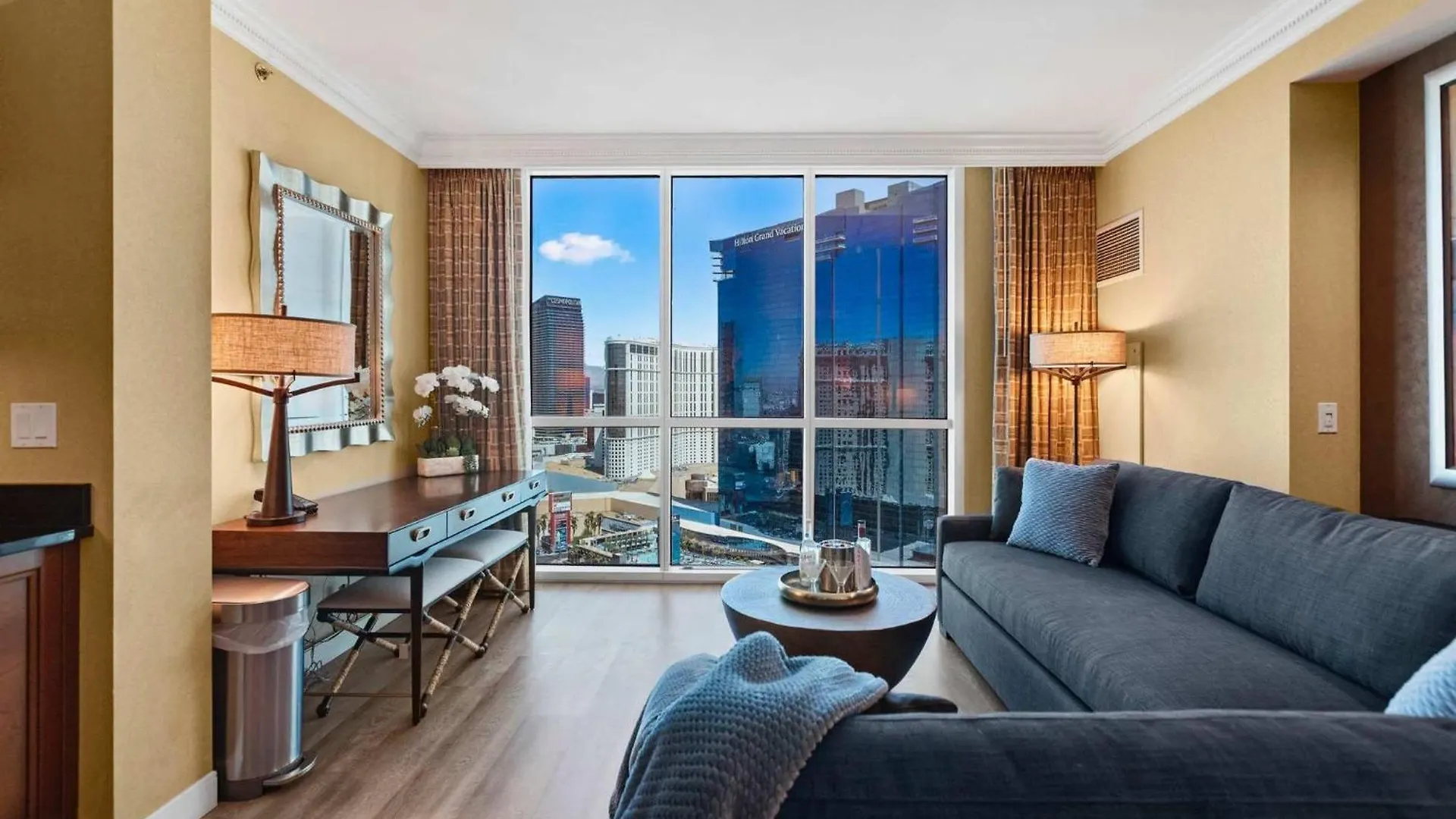 No Resort Fee Strip View Suites+ Free Valet + Pool لاس فيغاس بيت للعطل
