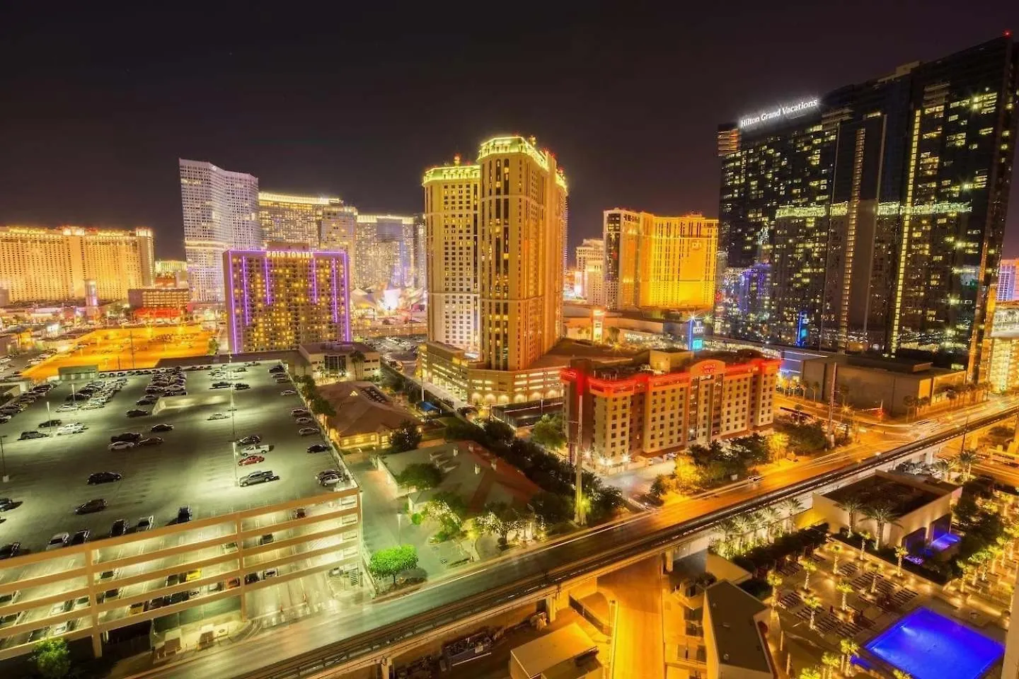 No Resort Fee Strip View Suites+ Free Valet + Pool لاس فيغاس بيت للعطل