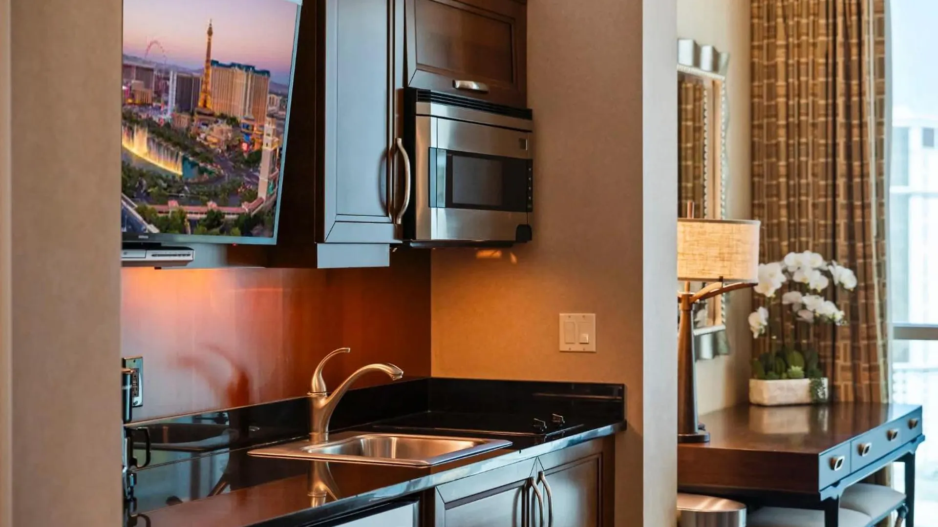No Resort Fee Strip View Suites+ Free Valet + Pool لاس فيغاس الولايات المتحدة الأمريكية